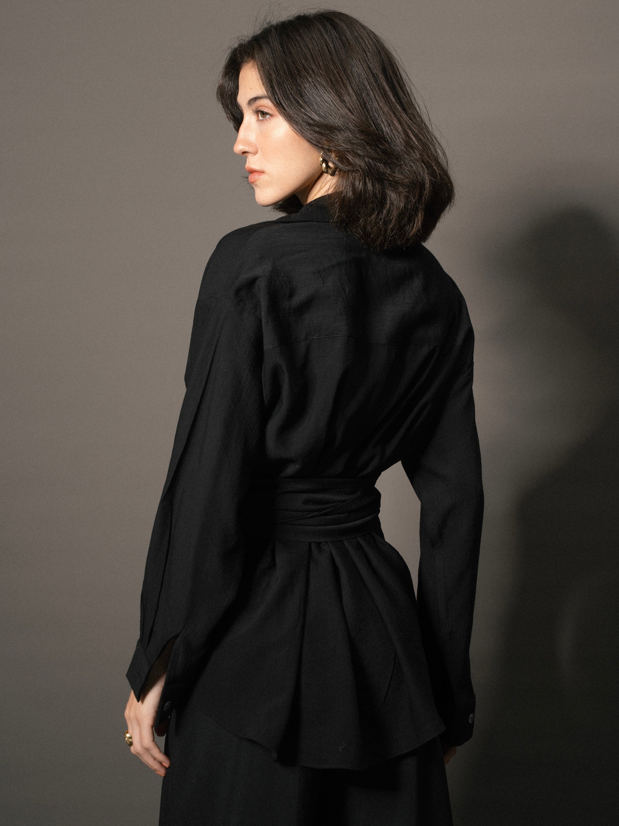 Ray Wrap Shirt in Black