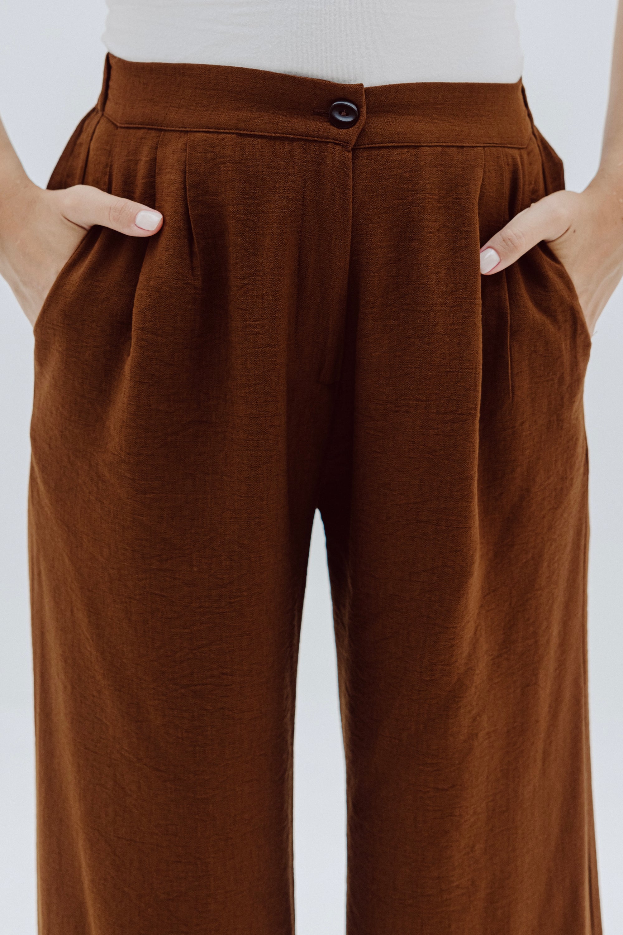 Bella Linen Set in Brown